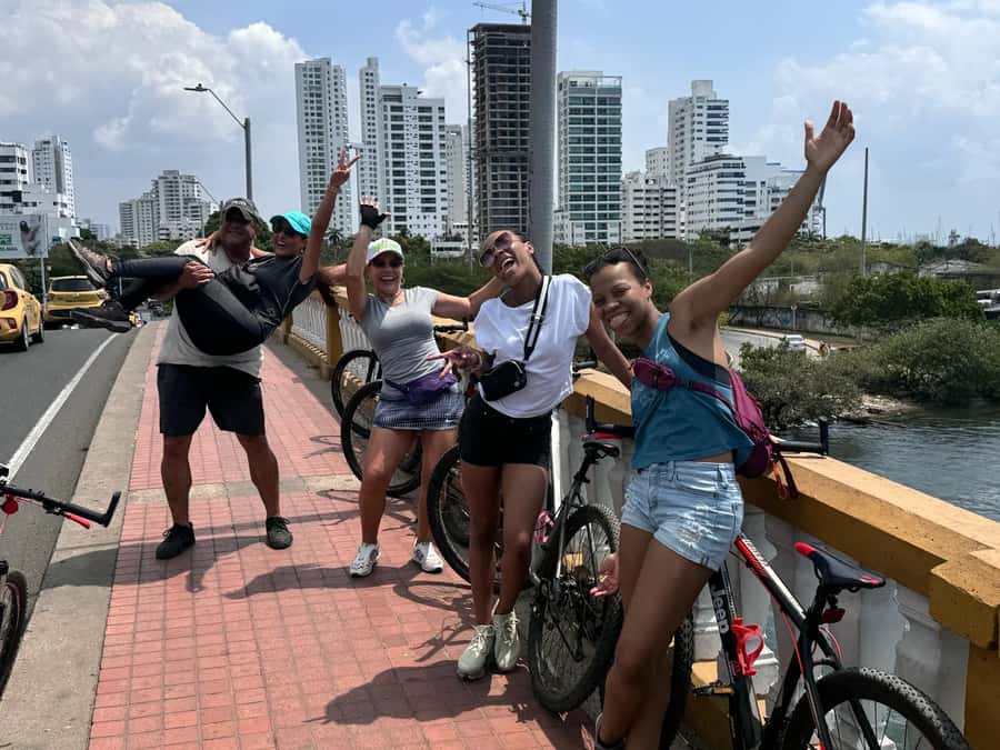 CARTAGENA: BIKE RIDE WITH LUNCH AT BOURDAIN'S FAVORITE SPOT - Cartagena Bay and the fort that guarded it