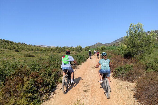 Cassis : Two Calanques Tour by Electric Mountain Bike - A short pause between the bay and the cove