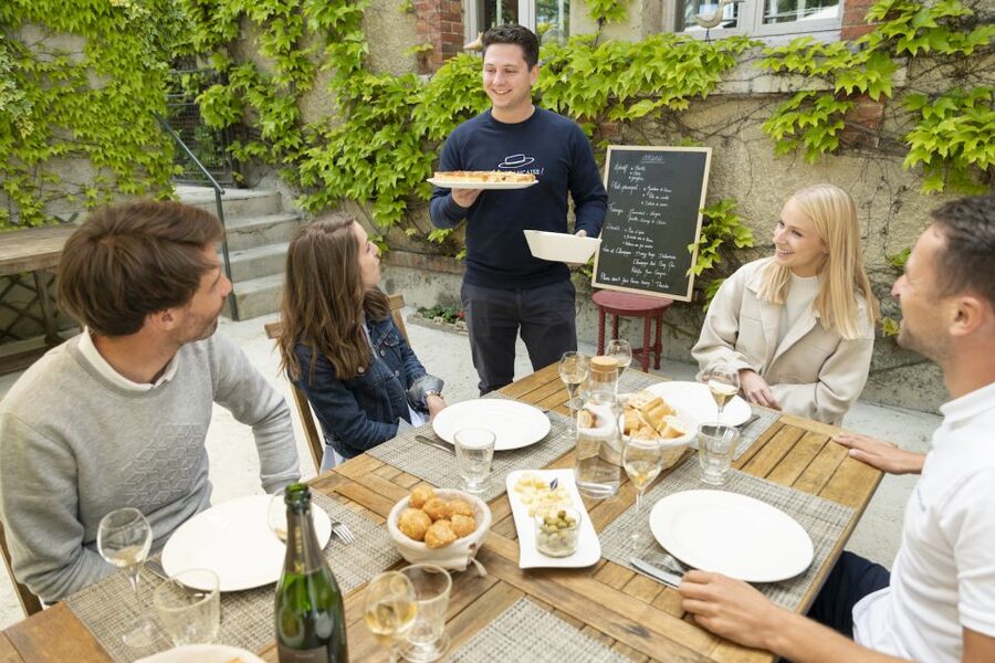 Champagne: E-Bike Champagne Day Tour with Tastings and Lunch - Who should book this Champagne ride?