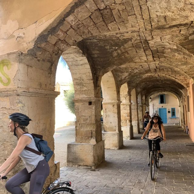 Chania: City Highlights Small Group Bike Tour - Key points at a glance