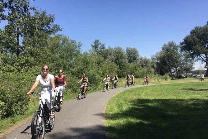 Cheese, Canals & Windmill Countryside E-Bike Tour Amsterdam - Cheese, clogs, and a welcome snack
