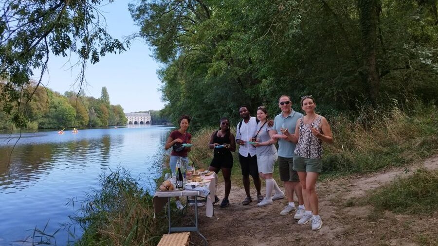 Chenonceau: E-Bike Guided Tour & Gourmet Picnic Lunch - Who should book this ride?