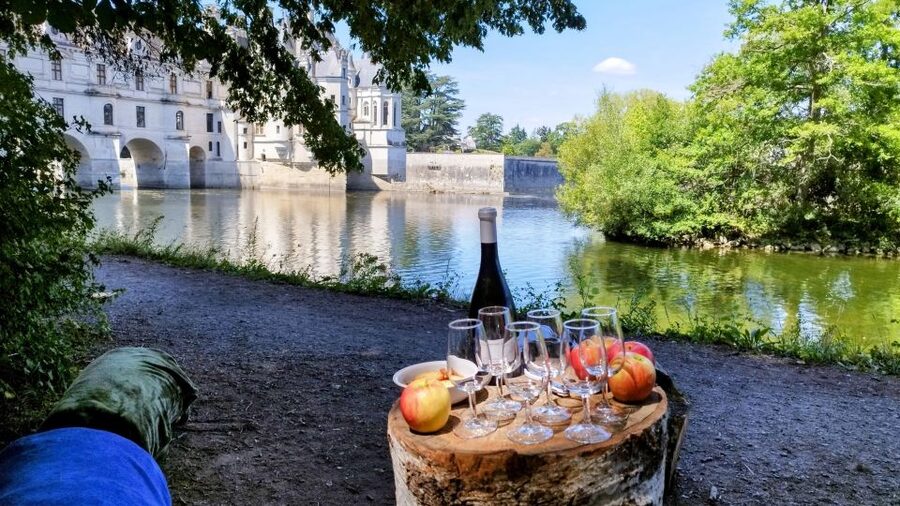 Chenonceau: E-Bike Guided Tour & Gourmet Picnic Lunch - Following the Cher on quiet paths