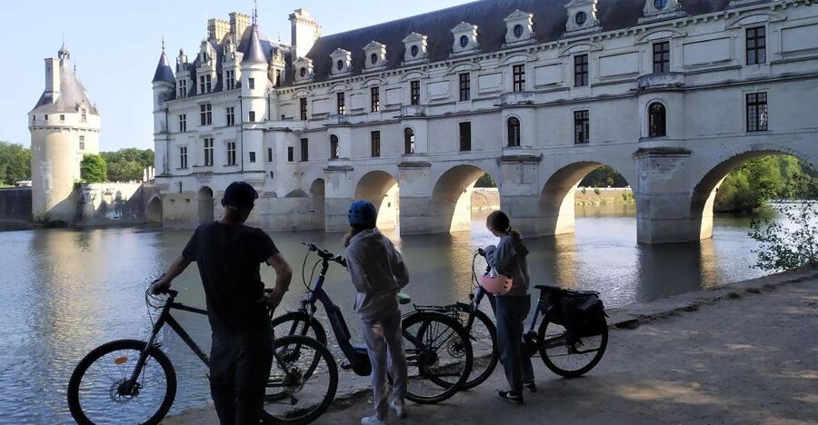 Chenonceau: E-Bike Guided Tour & Gourmet Picnic Lunch - Starting in Thésée beside the Cher River
