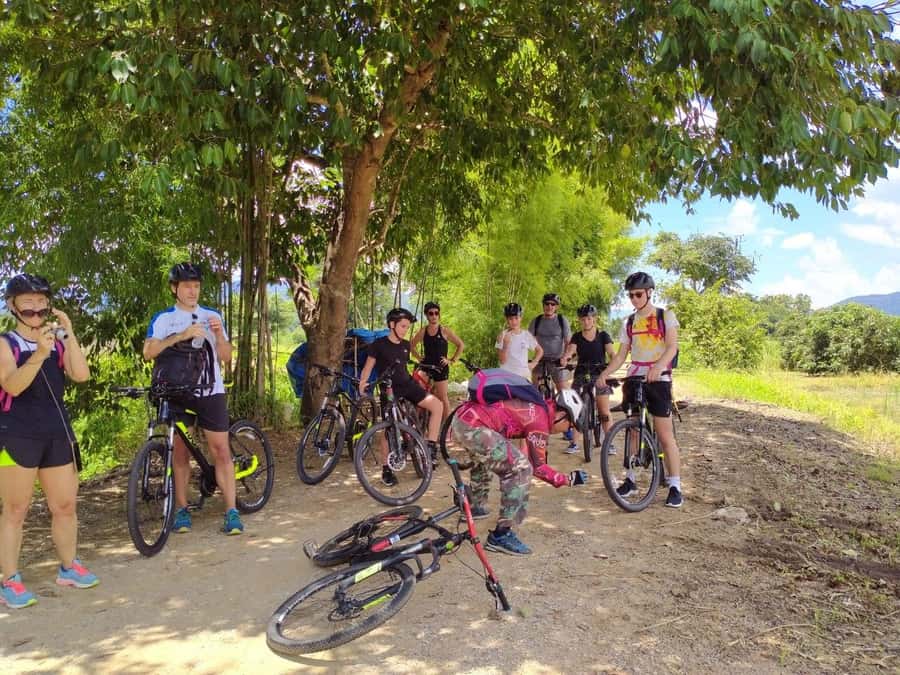Chiang Mai: 25km Leisure Mountain Biking & Jungle Kayaking - Cycling through rice fields and village roads