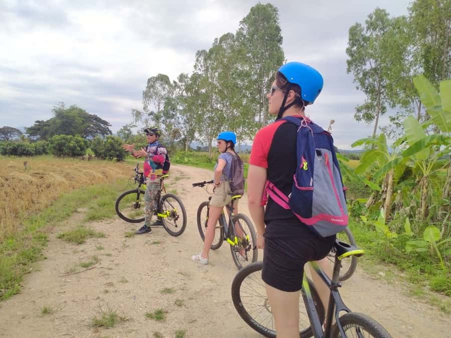 Chiang Mai: 25km Leisure Mountain Biking & Jungle Kayaking - A market stop for coffee and local produce