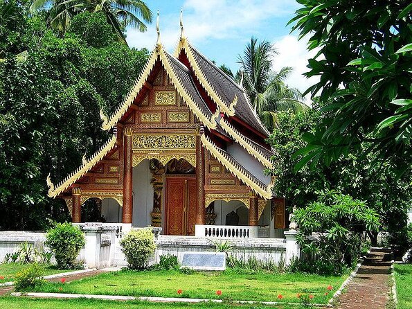 Chiang Mai: Historic Old City Bike Tour - Morning or Night - Tha Phae Gate and the Old City walls