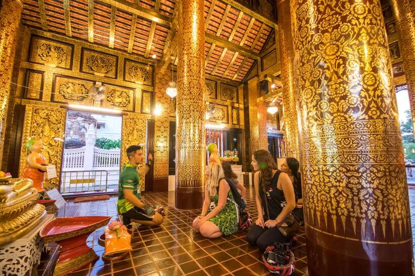 Chiang Mai: Private Historic Old City Bike Tour - Night - Key points at a glance