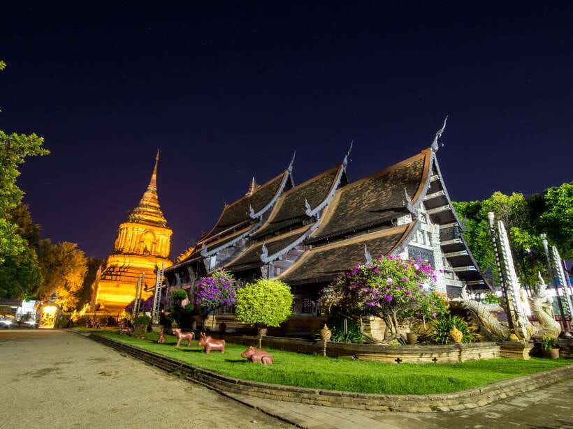Chiang Mai: Private Historic Old City Bike Tour - Night - What the guides add to the ride
