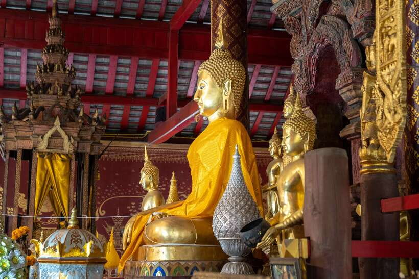 Chiang Mai: Private Historic Old City Bike Tour - Night - The market stop and simple local food