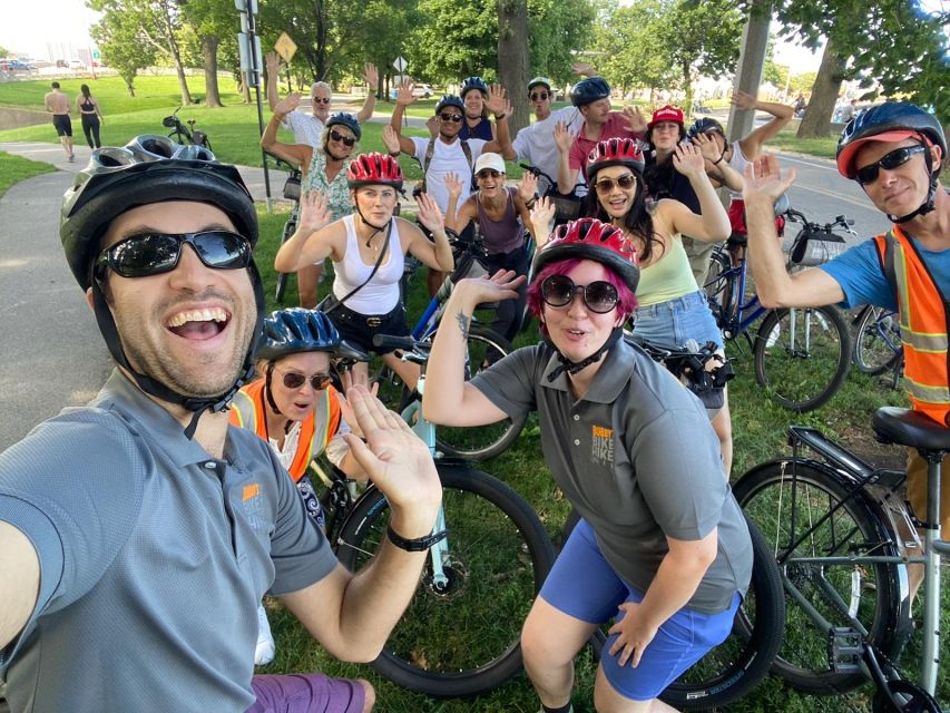 Chicago: Bikes, Bites, and Views Biking Tour - Adults - What the 13-mile ride feels like