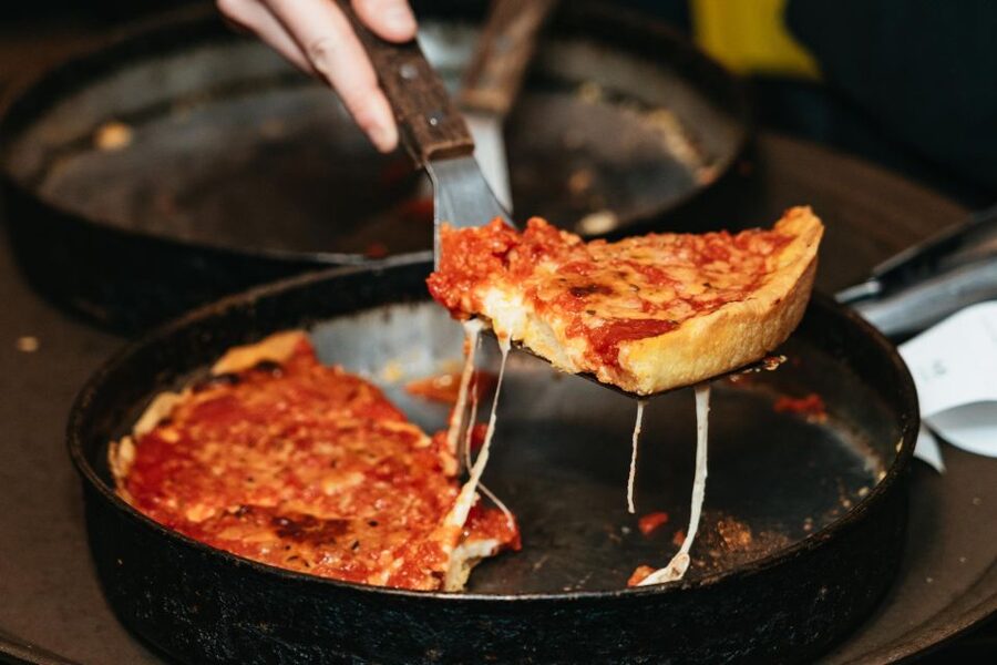 Chicago: Classic Food & Walking Tour with Free Bike or Kayak - The Magnificent Mile gives the meal a city backdrop
