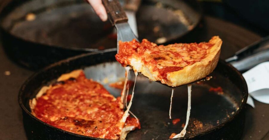 Chicago: Classic Food & Walking Tour with Free Bike or Kayak - Starting with deep dish and Chicago food rules