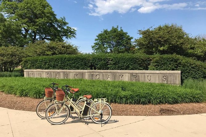 Chicago Lakefront Electric Bike Tour - Buckingham Fountain and the return ride