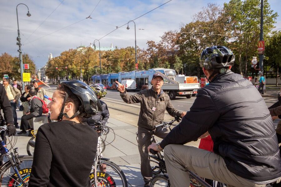 Classic Vienna: 3-Hour Guided Bike Tour - Hofburg Palace and Heldenplatz
