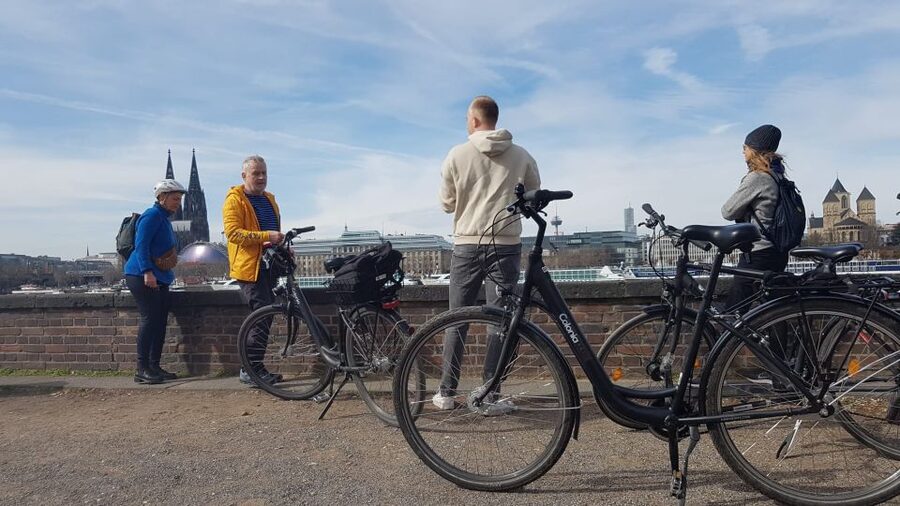 Cologne: 3-Hour Guided Bike Tour - Alter Markt and Martinsviertel: a useful pause in the old town