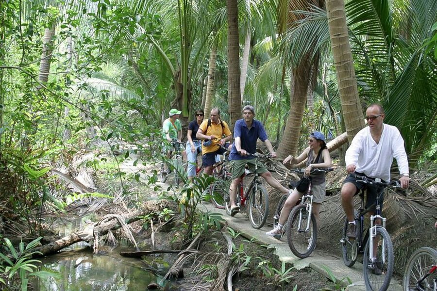 Colors Of Bangkok: 4-Hour Small Group Bike Tour - Markets, gardens, and a Hindu shrine