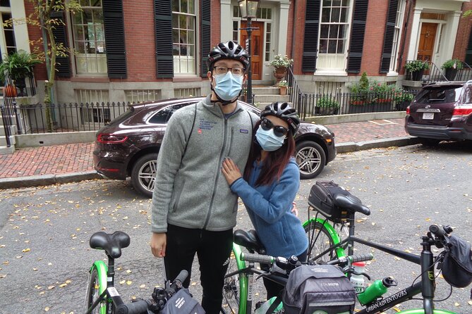 Comfort Hybrid Boston City Bike Rental - Five minutes to Beacon Hill’s brownstones