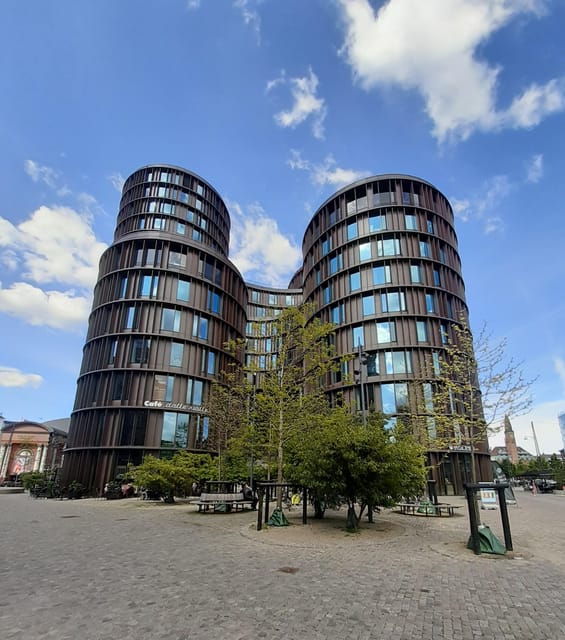 Copenhagen: 2,5-Hour 'Must See' Bike Tour with a Local Guide - Gefion Fountain and the waterfront route