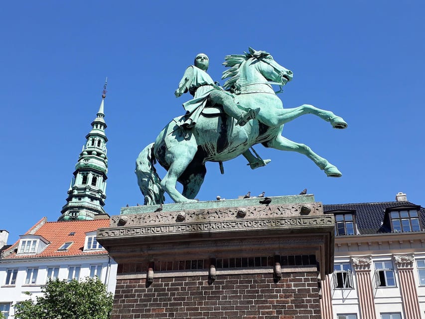 Copenhagen: 2,5-Hour 'Must See' Bike Tour with a Local Guide - The Little Mermaid and a realistic expectation