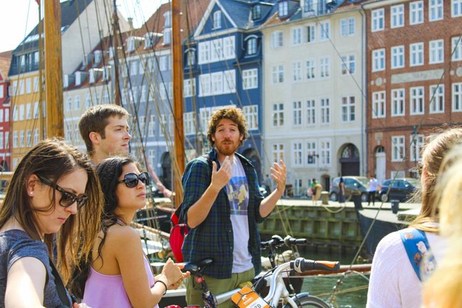 Copenhagen: 2-hour City Highlights Bike Tour - Christiansborg Palace and the center of Danish power