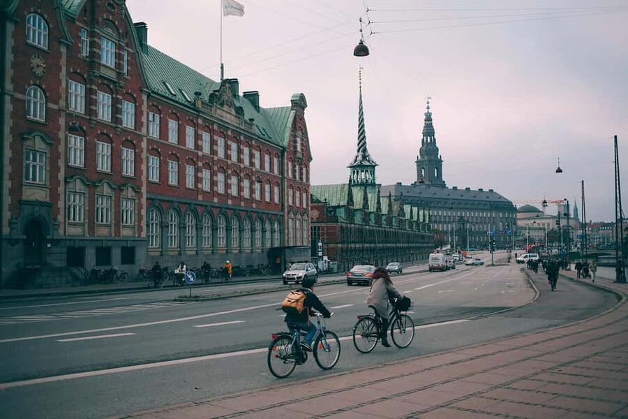 Copenhagen & Christiania : Guided Bike Tour in French - Key points before you book