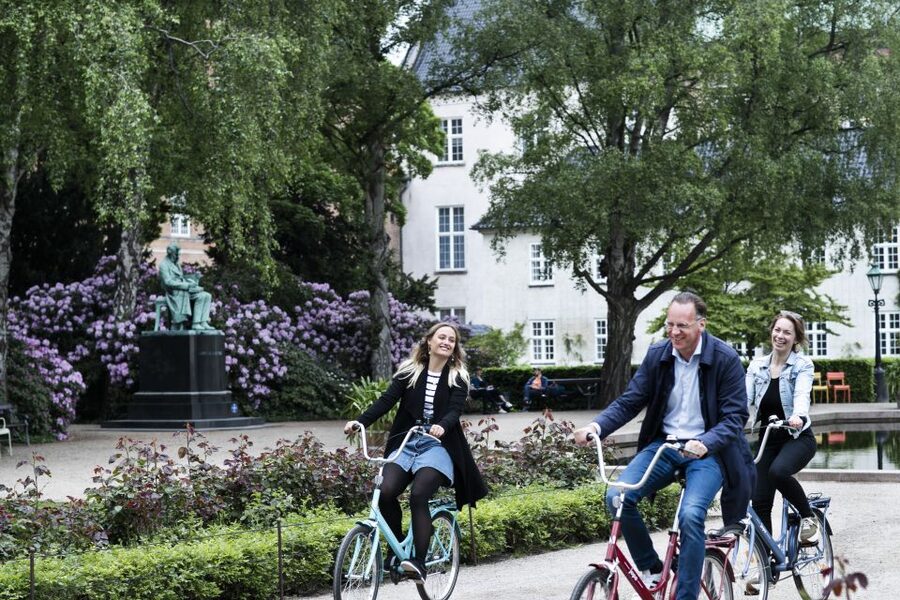 Copenhagen: City Highlights Guided Bike Tour - Royal Castle, gardens, and Copenhagen’s grand side