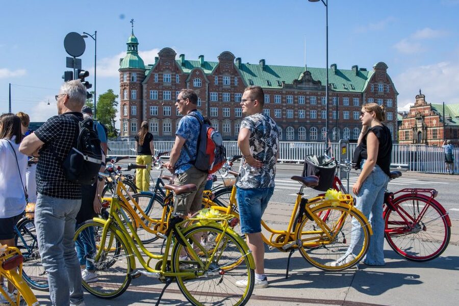 Copenhagen: Highlights 3 Hour Bike Tour with a Local Guide - Nyhavn: the planned break