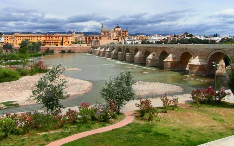 Cordoba: Bike Tour (E-Bike Available) - Why a bicycle fits Córdoba so well