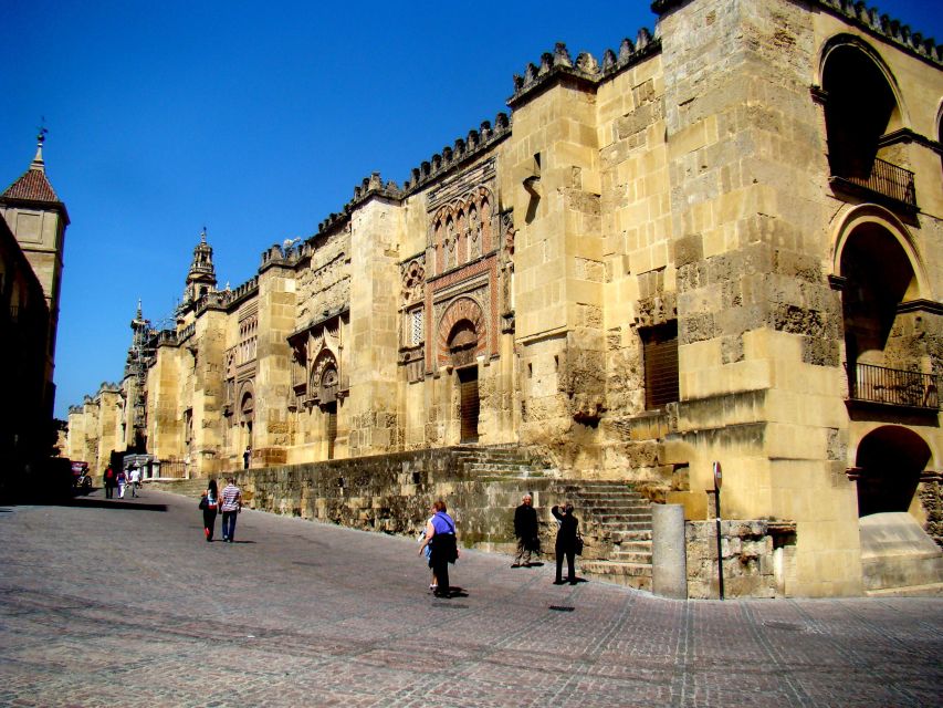 Cordoba: Bike Tour (E-Bike Available) - What the two-hour route can and cannot do