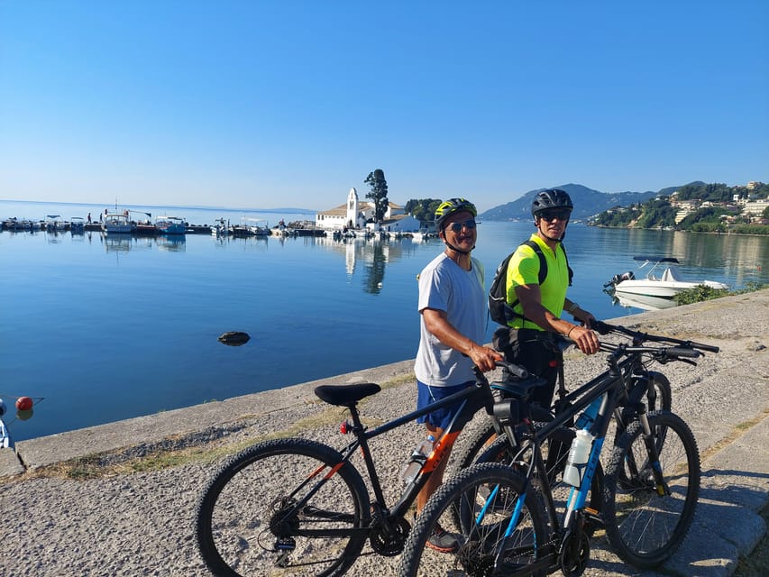 Corfu: Food tour on a bicycle-old town,suburbs & hidden gems - Starting at the market with pie and coffee