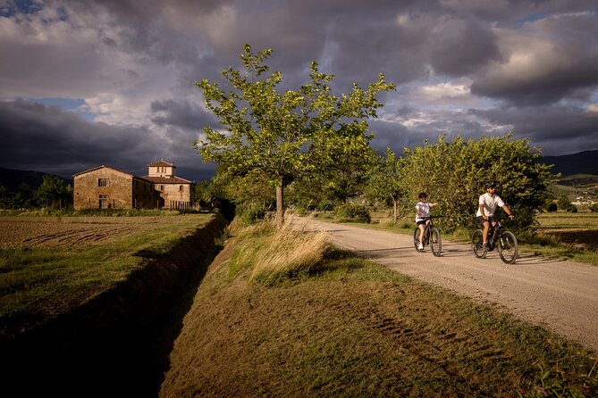 Cortona - Easy guided eBike tour around the Etruscan City. - What the guides add to the ride