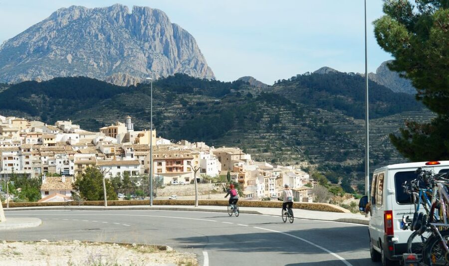 Costa Blanca Downhill Bike Ride - Mount Aitana: safety before the first descent