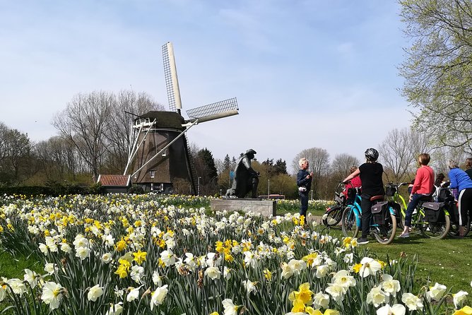 Countryside Bike Tour from Amsterdam: Cheese, Clogs & a Windmill - Broek in Waterland and its painted wooden homes