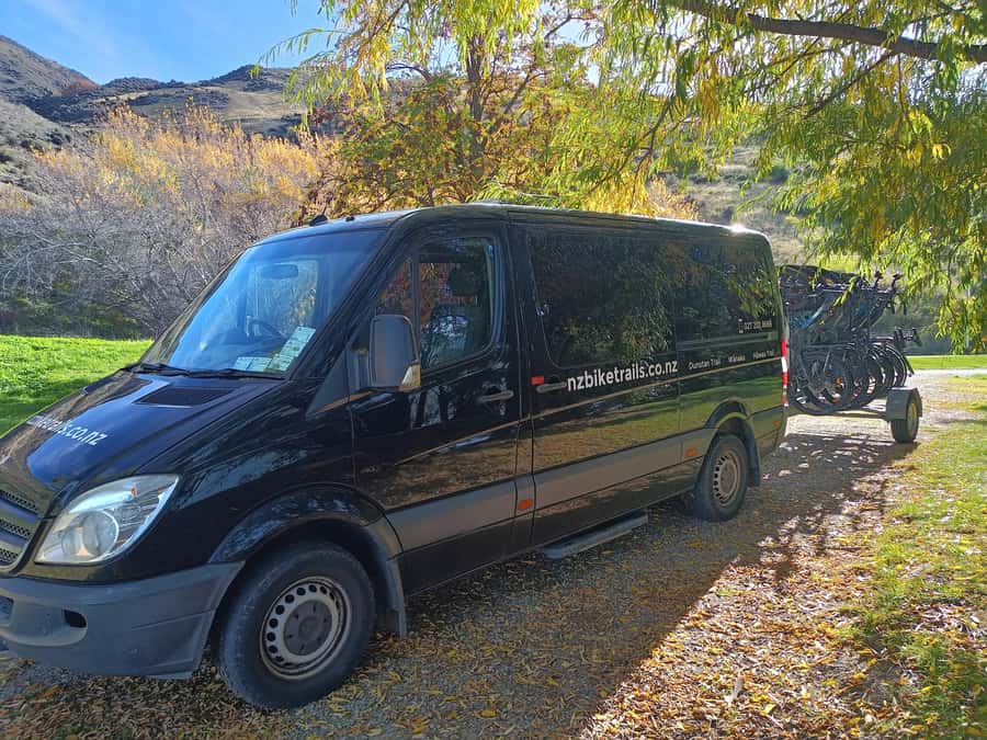 Cromwell: Lake Dunstan Trail Bike Rental and Luxury Shuttle - Key points at a glance
