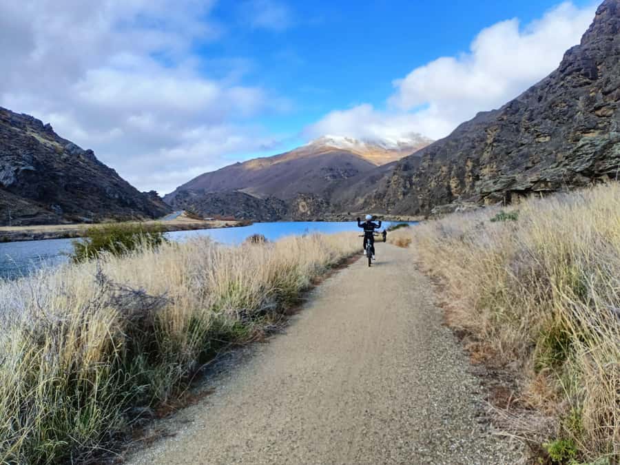 Cromwell: Lake Dunstan Trail Bike Rental and Luxury Shuttle - The 25-minute luxury shuttle back to Cromwell