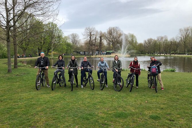 Daily group bike tour in Spanish. - Museum Square and the best group photo