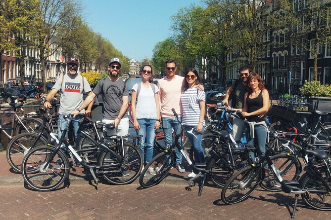 Daily group bike tour in Spanish. - One hour among Jordaan’s quiet canals