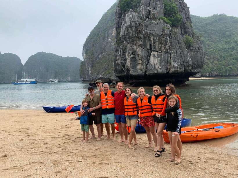 Đảo Cát Bà : 1Day Kayaking,Swimming,Cycling,Snorkeling,Lunch - Kayaking through Bright, Dark, and Bat Caves