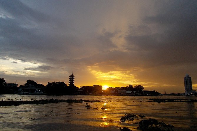 Discover Bangkok at Night 5-Hour Bike Tour with dinner - Why a night bike ride works well in Bangkok