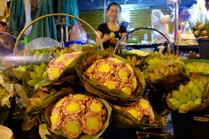 Discover Bangkok at Night 5-Hour Bike Tour with dinner - Chinatown dinner and street food