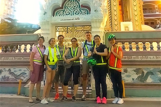 Discover Bangkok at Night 5-Hour Bike Tour with dinner - Wat Arun and Wat Prayurawongsawat at night