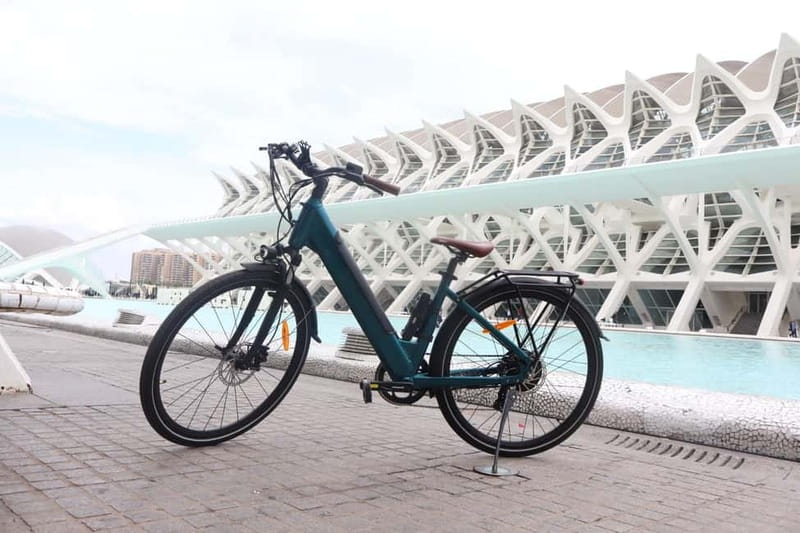 Discover Valencia by bike – Dutch-speaking tour - Starting in Ruzafa at C. de Cuba, 24