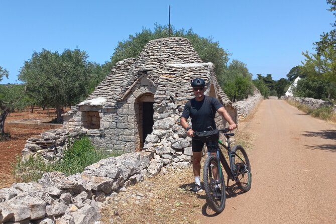 Discovery Villages Puglia With Ebike - Martino’s guiding style and the level of commentary
