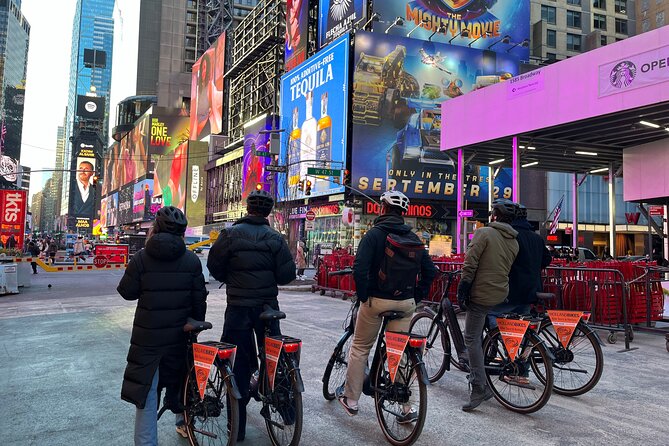 Downtown Bike Tour with Stylish Dutch Bikes - The financial district and the United States Court District