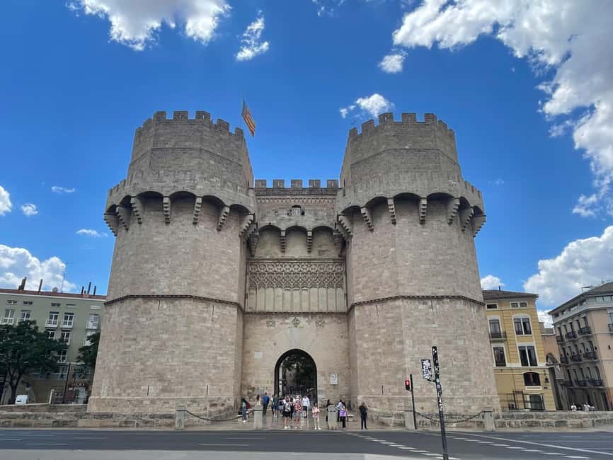 Dutch-Style Bike Tour in Valencia - What the guides add to the ride