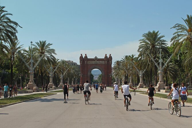 E-Bike Barcelona Highlights & Park Guell in Small Group - Why an e-bike is a smart way to see Barcelona
