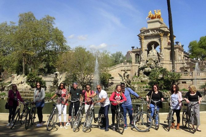 E-Bike Barcelona Highlights & Park Guell in Small Group - Parc de la Ciutadella: a short green pause