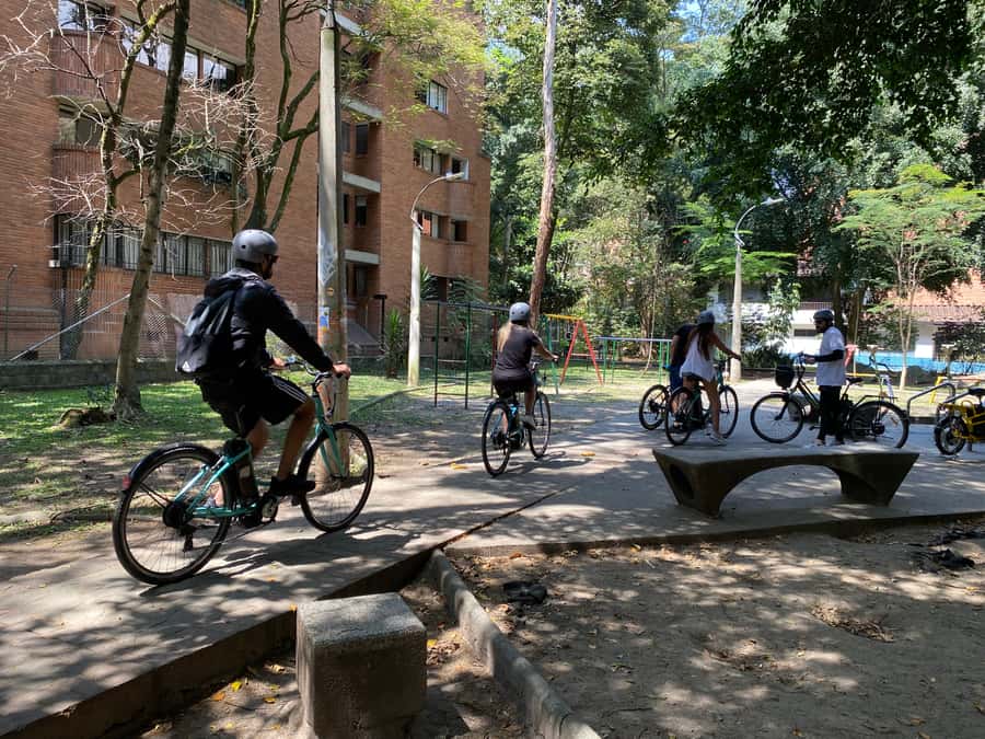 E-Bike City Tour Medellin with Local beer and Snacks - What the guides add to the ride