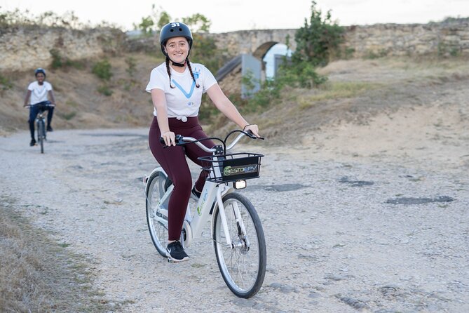 E-Bike Historical Sunset Tour in Fort James - The Guides and the Feel of the Group